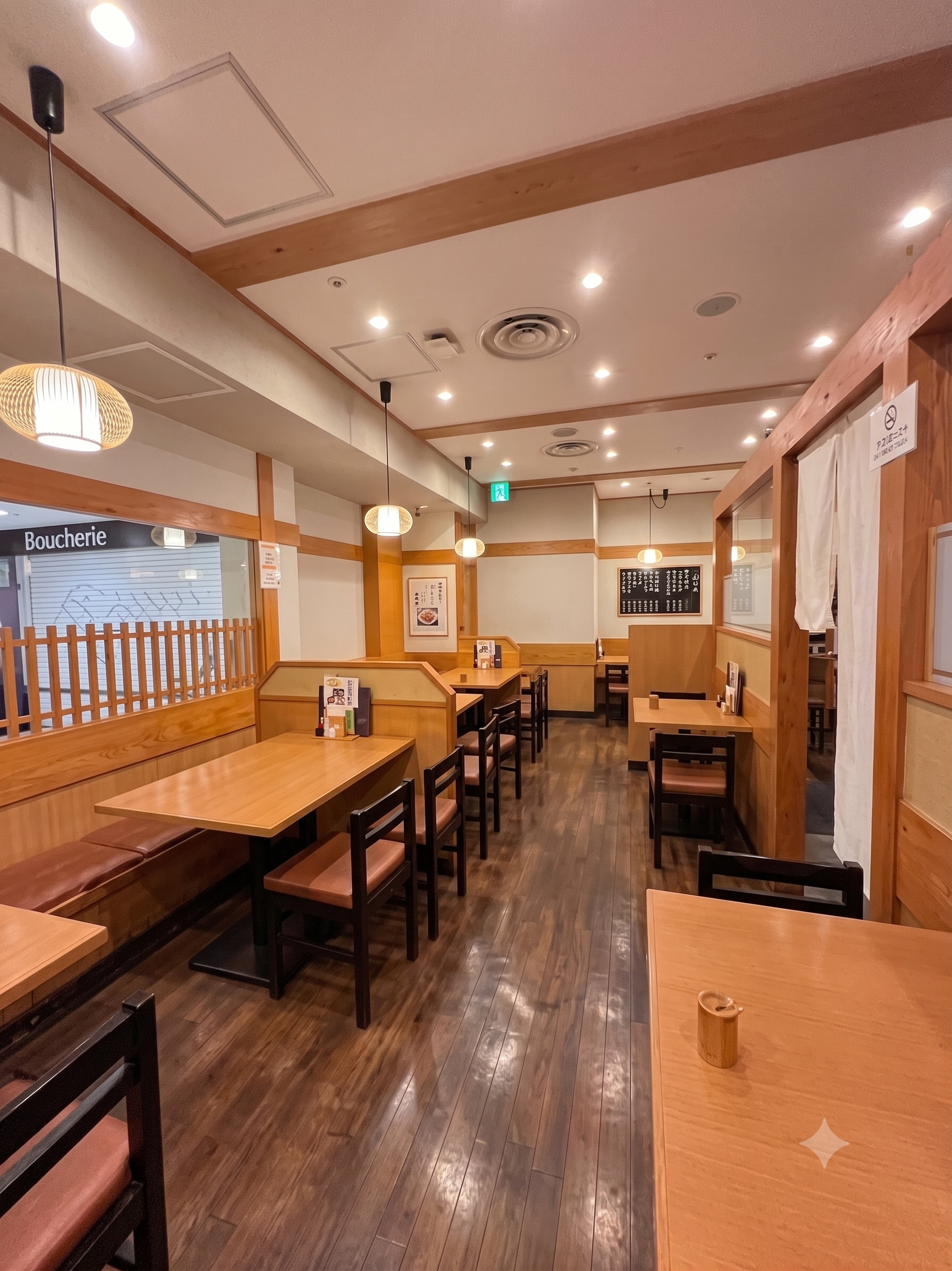 めん処つるはん なんばCITY店の店内