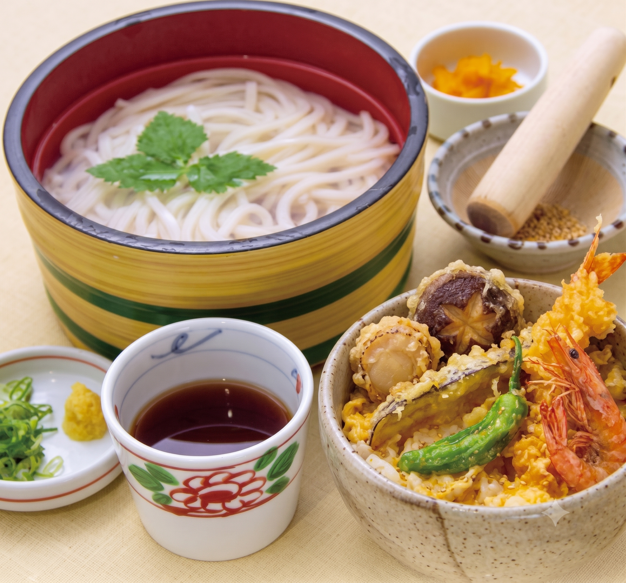 めん処つるはんのうどんとミニ丼セット